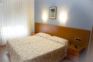 Double or Twin Room with Shared Bathroom room in Pensión Numancia