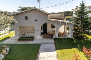 Le Petit Villa, with pool and barbecue