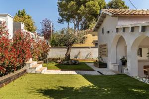 Le Petit Villa, with pool and barbecue