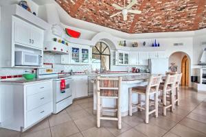 Beach Front Home in Las Conchas Casa Frida