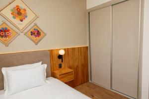 Luxury 2BR Apartment Steps from Shopping del Sol