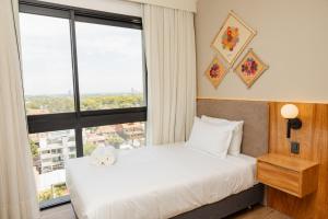 Luxury 2BR Apartment Steps from Shopping del Sol