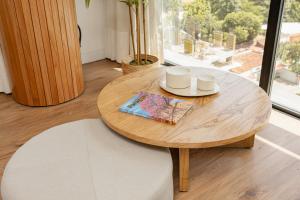 Luxury 2BR Apartment Steps from Shopping del Sol