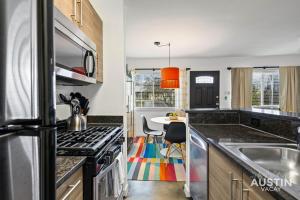 Colorful 1BR 1BA SoCo Condo Pool Skyline Views and Parking by Austin Vacay
