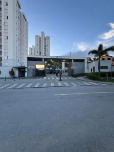 Apartamento moderno, completo e ótima localização