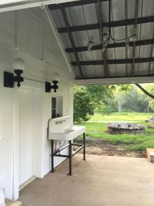 Pecan Shelling House - 35 Mins to Univ of Alabama