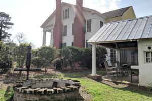 Pecan Shelling House - 35 Mins to Univ of Alabama