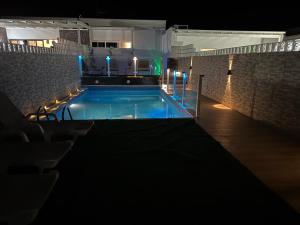 VILLA JoHNNY