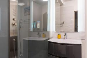 Bright & Contemporary 2BD Apartment