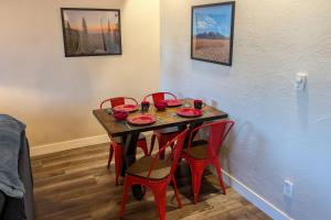 Dogs OK! Prime Spot Minutes 2 DowntownTrails!