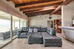 Beautiful Beachfront Home Casa de Veranos