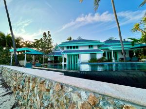 Villa Sunrise - Golden Beachfront