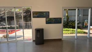Casa da piscina vermelha