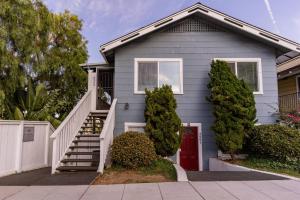 Viva California - Cozy Home with Backyard Oasis, BBQ & Firepit