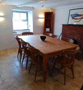 Parc an Creet Cottage with Parking, Garden