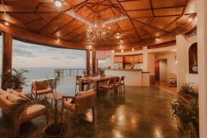 Private Cliffside Villa with Infinity Pool