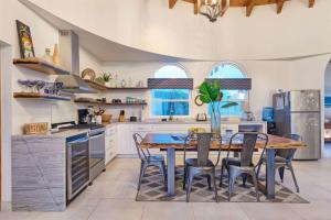 One of a Kind Beachfront Home Estrella del Mar