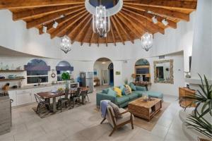 One of a Kind Beachfront Home Estrella del Mar