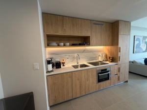 Downtown Miami Condo Near Bayside w Free Parking