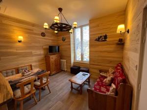 Les Roitelets "MONTAGNARD" - Appartement T2 avec Mezzanine - Thème Montagne - Entièrement NEUF - Classé 3 étoiles - Proche Centre-ville & Thermes - Ménage et Linge de maison INCLUS