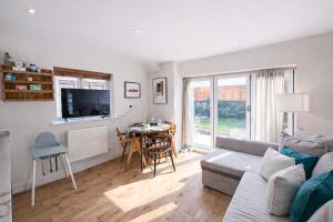Queens Park Garden Flat near Notting Hill & Little Venice by Staylio London