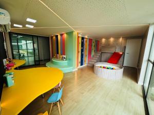 Sunny Hall - 3