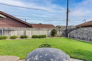 ~ 2 Blocks to Beach: Galveston Group Getaway!