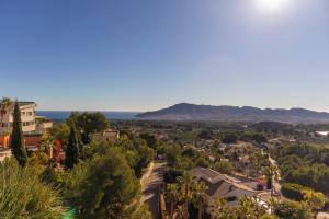 Luxury villa with fantastic views and large pool