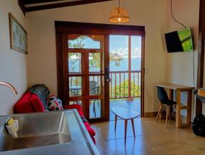 Country cabin with panoramic view among clouds Támesis - cabaña refugio entre nubes