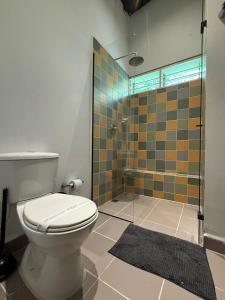 Studio apartment for 2 people in Poblado FRN105 By Roots Rentals