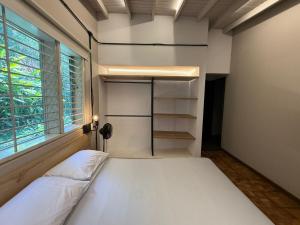 Studio apartment for 2 people in Poblado FRN105 By Roots Rentals