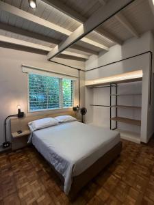 Studio apartment for 2 people in Poblado FRN105 By Roots Rentals