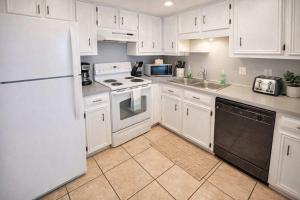 Bay View Great Deck Pool 2 levels & 3 bedr condo