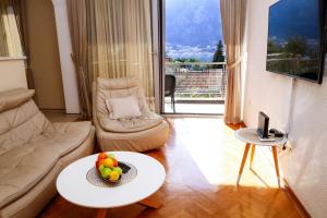 SeaWave Apartment With Parking
