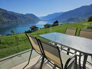 Traumblick auf den Thunersee und die Berge