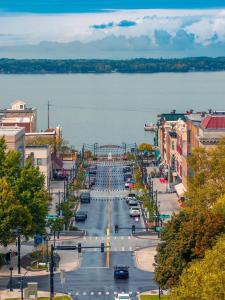 Spacious Condo Minutes to Cedar Point
