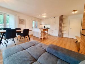 La Riva mit Berg- und Seeblick