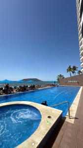 Oceanfront Zona Dorada 8 People