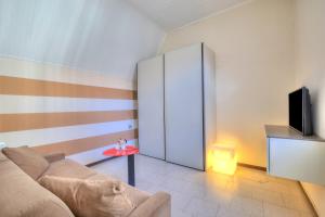 Apt. Gabriella: Studio in the Centre of Laveno - Happy Rentals