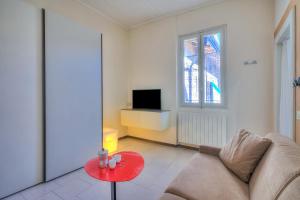 Apt. Gabriella: Studio in the Centre of Laveno - Happy Rentals