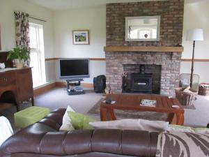Owl Cottage High Weldon