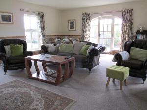 Owl Cottage High Weldon