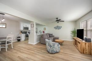 Coral Retreat Pet Friendly Modern Home