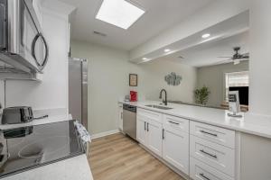 Coral Retreat Pet Friendly Modern Home