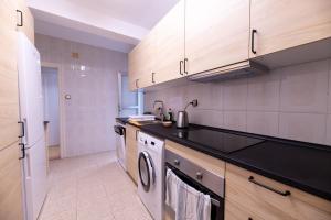 Spacious 5 Bedroom Apartment Near Train and Bus Station
