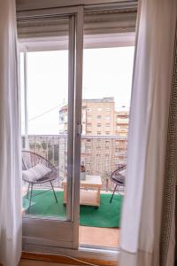 Spacious 5 Bedroom Apartment Near Train and Bus Station