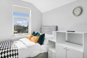 Modern 5BR Derby House - Sleeps 09 - Free Parking