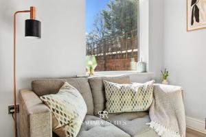 Modern 5BR Derby House - Sleeps 09 - Free Parking
