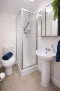 Central Nottingham Oasis Sleeps 9 With Parking