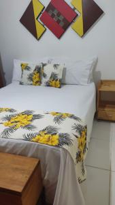 Casa Ampla com estilo colonial, quintal área de churrasqueira e espaço para até três carros